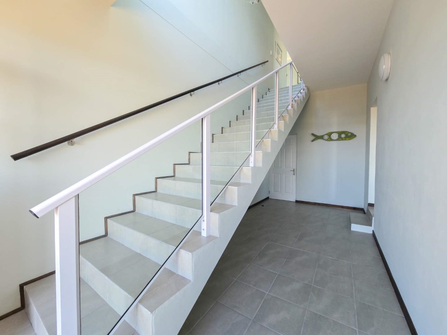 5 Bedroom Property for Sale in Stilbaai Oos Western Cape